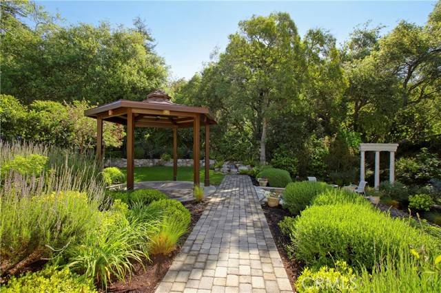 Glendale, CA 91208,1836 Crestmont Court