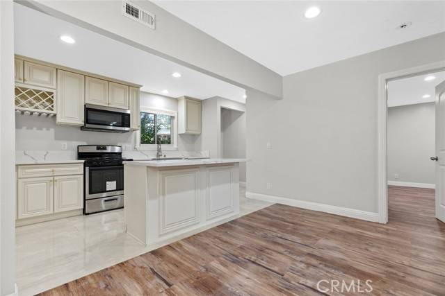 Reseda, CA 91335,6711 Rhea Avenue