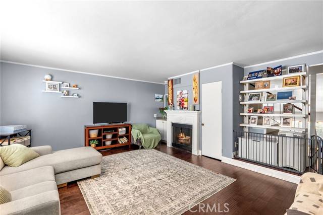 Encino, CA 91316,5463 Newcastle Avenue #8
