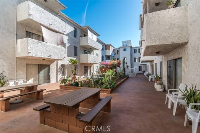Glendale, CA 91205,1422 Rock Glen Avenue #210