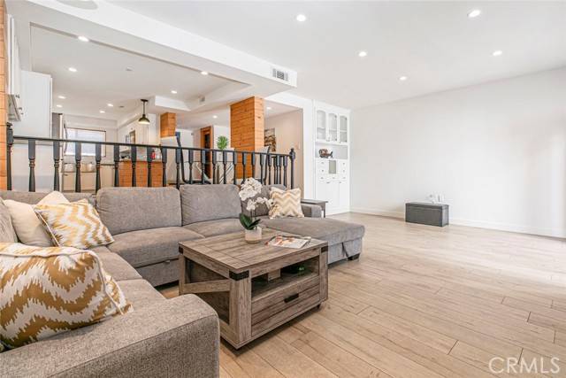 Valley Village, CA 91607,11911 Magnolia Boulevard #19