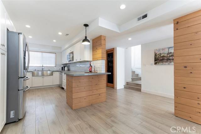 Valley Village, CA 91607,11911 Magnolia Boulevard #19