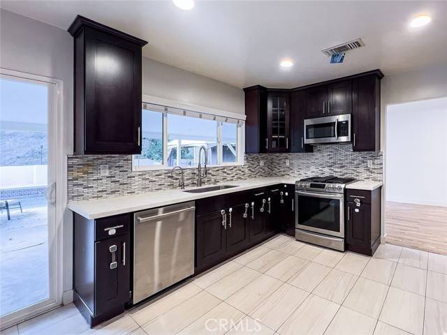 Granada Hills, CA 91344,12585 Byron Avenue