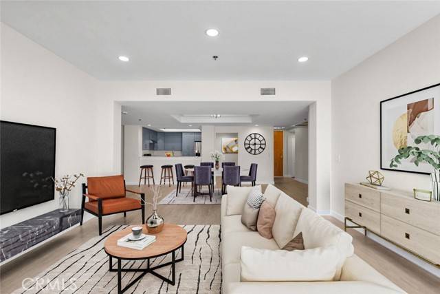 Sherman Oaks, CA 91423,4348 Mammoth Avenue #102