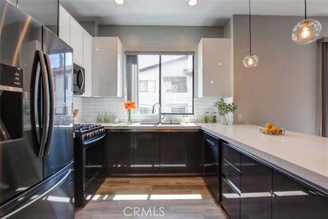 Glendale, CA 91203,330 Salem Street #103
