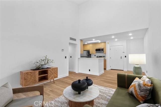 Los Angeles, CA 90042,4210 Via Arbolada #317