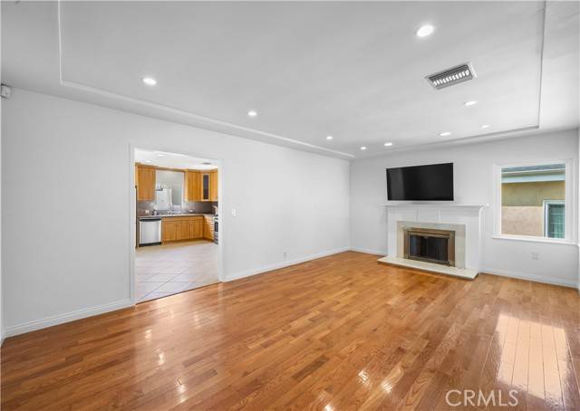 Burbank, CA 91501,826 E Olive Avenue