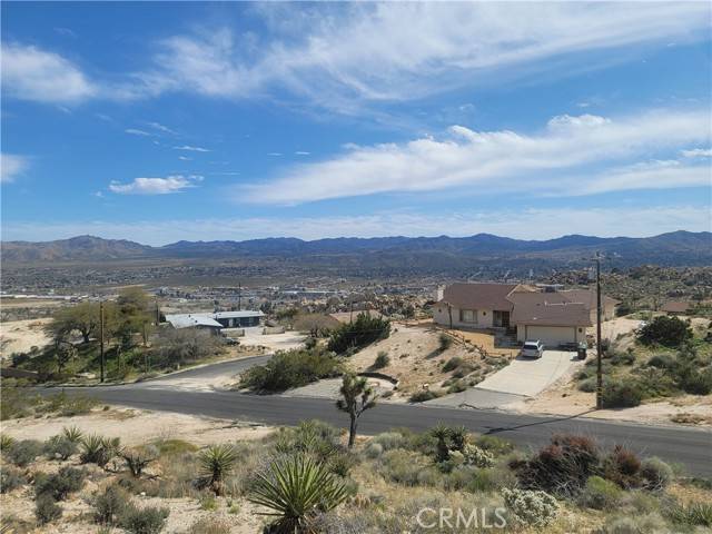 Yucca Valley, CA 92284,57154 Buena Suerte