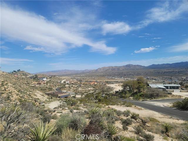 Yucca Valley, CA 92284,57154 Buena Suerte