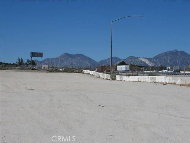 Hesperia, CA 92344,5940 Mariposa