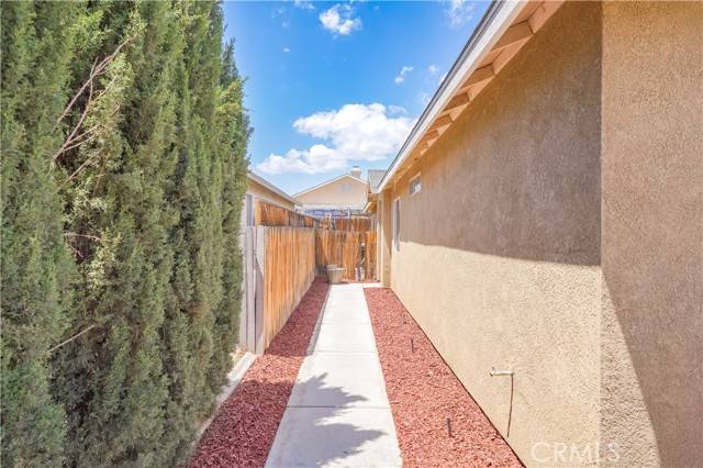 Victorville, CA 92392,13420 Merry Oaks Street
