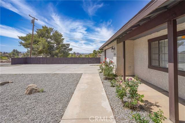 Apple Valley, CA 92307,15084 TACONY Road