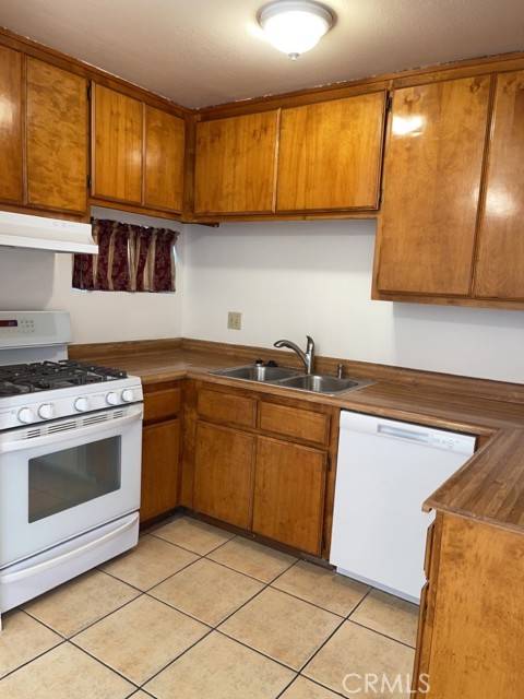 Hesperia, CA 92345,16503 Smoke Tree #1