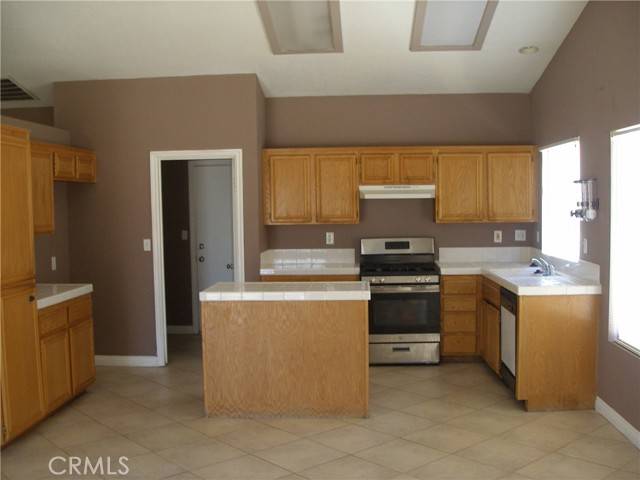Victorville, CA 92392,12975 STANFORD DRIVE