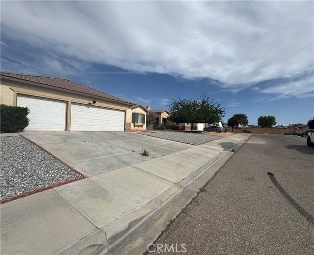 Adelanto, CA 92301,14543 Handsdale Street