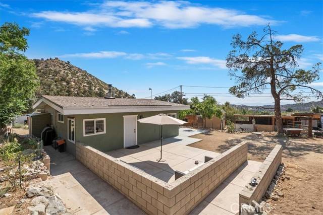 Wrightwood, CA 92397,1946 Desert Front Road