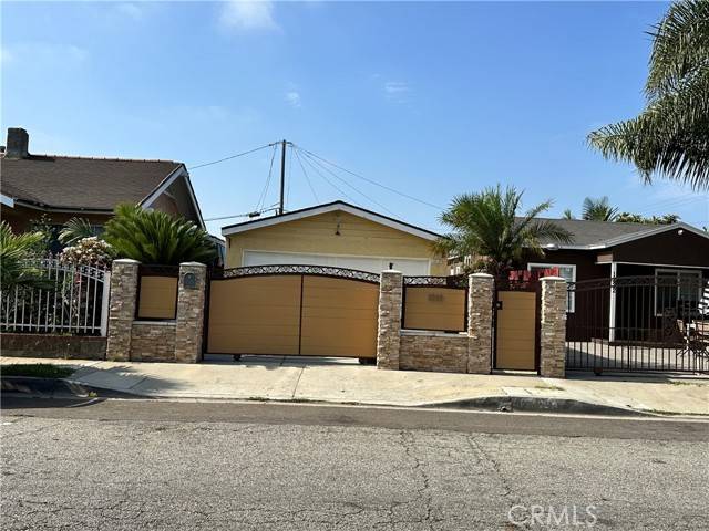 Compton, CA 90220,1818 W 152nd Street