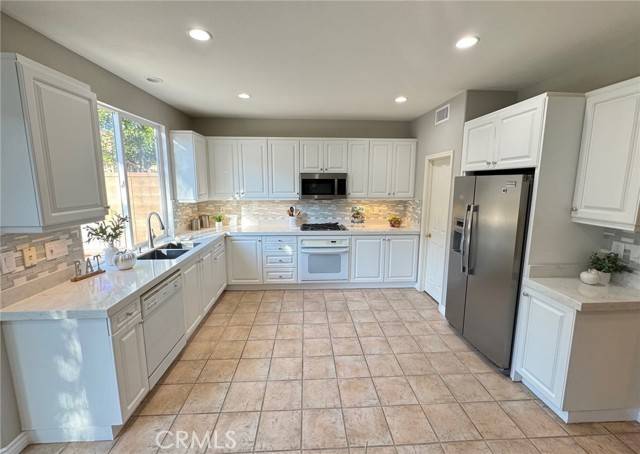 Irvine, CA 92602,33 Willowhurst