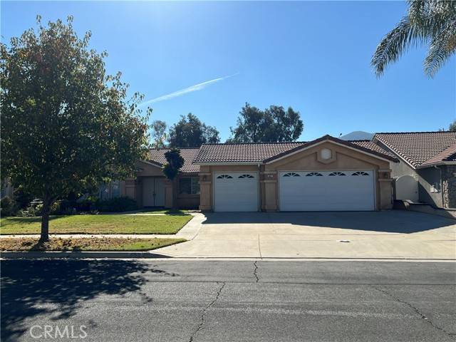 Corona, CA 92881,652 Walnut Circle