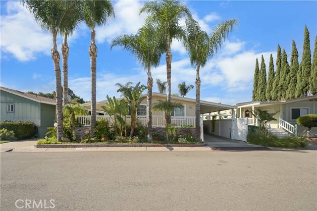 Corona, CA 92882,4901 Green River #275