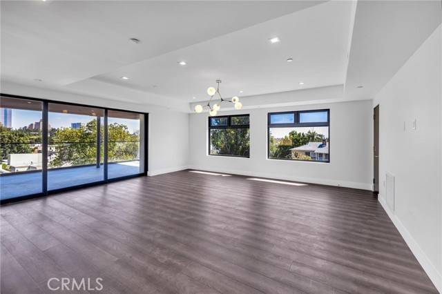 Los Angeles, CA 90025,1839 Pandora Avenue #Penthouse