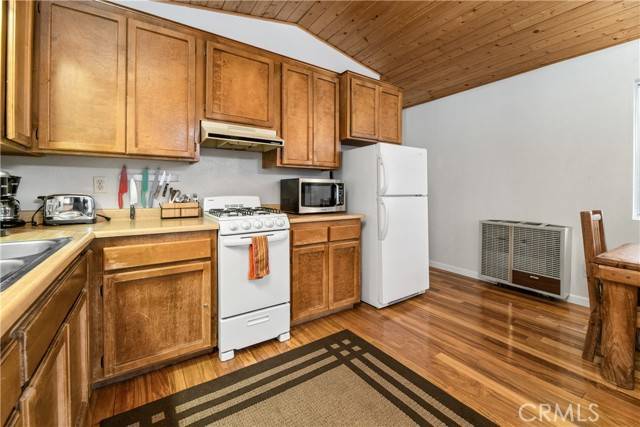 Sugarloaf, CA 92386,212 Vista Lane