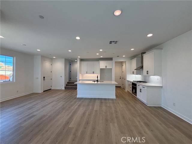 Santa Paula, CA 93060,452 Snowdrop Lane