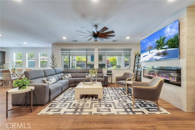 Corona, CA 92883,11927 Bunting Circle