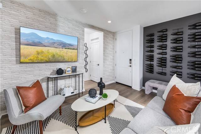 Ontario, CA 91764,960 N Tangent Privado #202