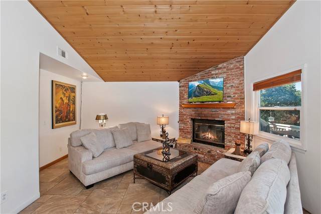 Crestline, CA 92325,395 Wylerhorn Drive
