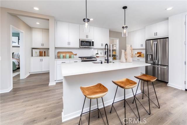 Ontario, CA 91764,980 N Tangent Privado #301