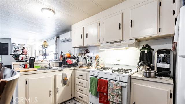 Bloomington, CA 92316,17455 Marygold #3