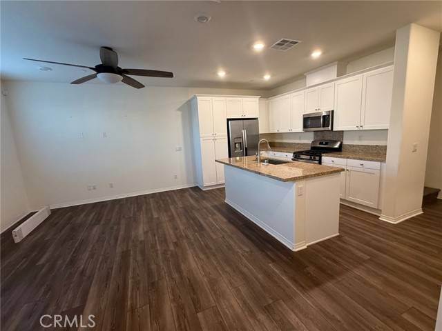 Eastvale, CA 92880,14527 Sienna Place