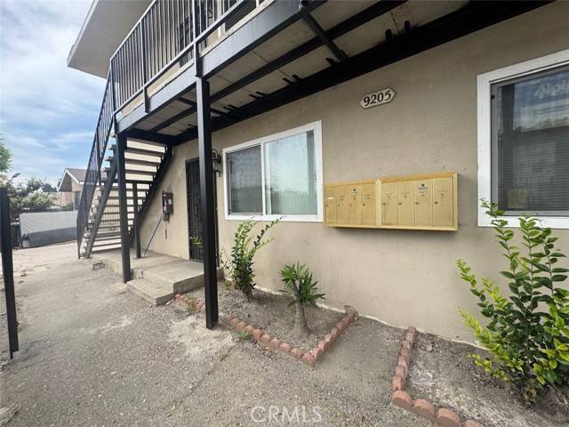 Los Angeles, CA 90003,9205 S San Pedro Street
