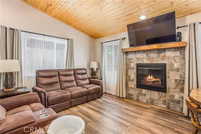Sugarloaf, CA 92386,533 Sunset Lane
