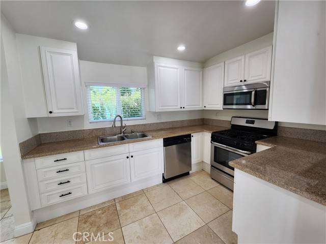 Granada Hills, CA 91344,10450 Balboa Boulevard
