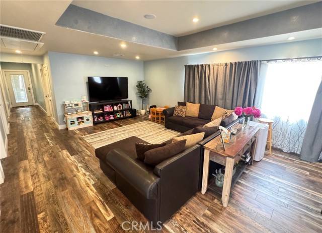 Fullerton, CA 92833,2404 W Oak Avenue