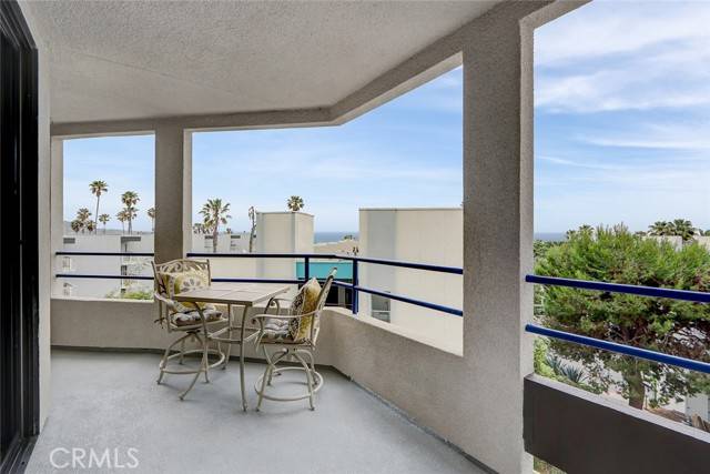 Redondo Beach, CA 90277,510 The Village #203