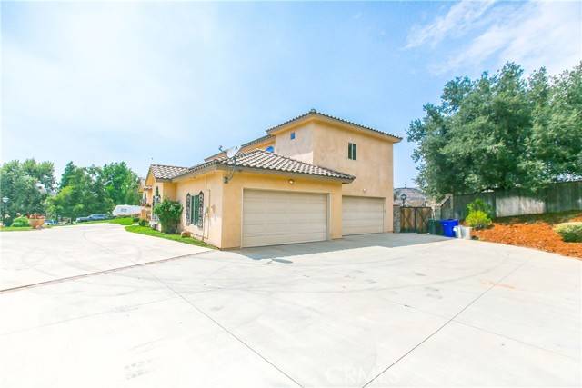 Yucaipa, CA 92399,37220 Oak View Road