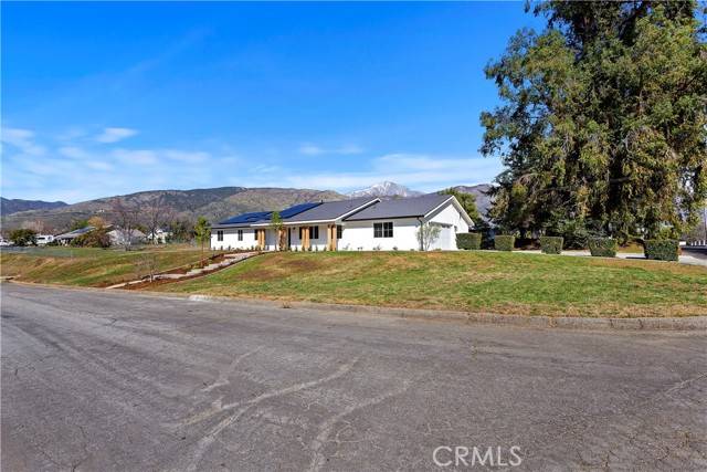 Yucaipa, CA 92399,10373 Country Lane