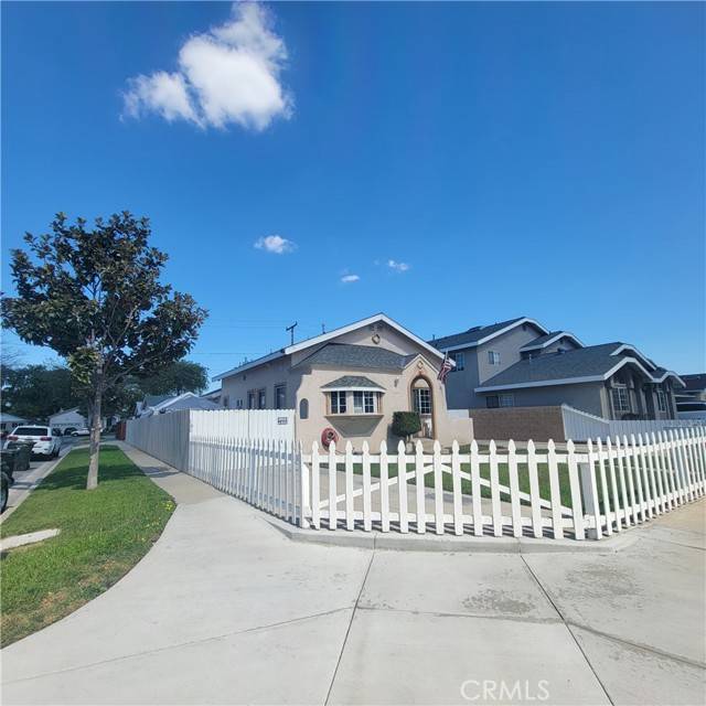 Fullerton, CA 92833,3529 W Flower Avenue