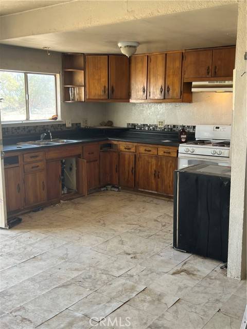 Newberry Springs, CA 92365,44180 Tonopah Street