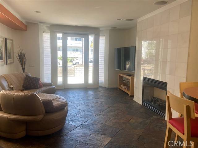 Huntington Beach, CA 92648,217 6th Street