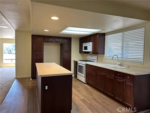 Hemet, CA 92545,5001 W Florida #16