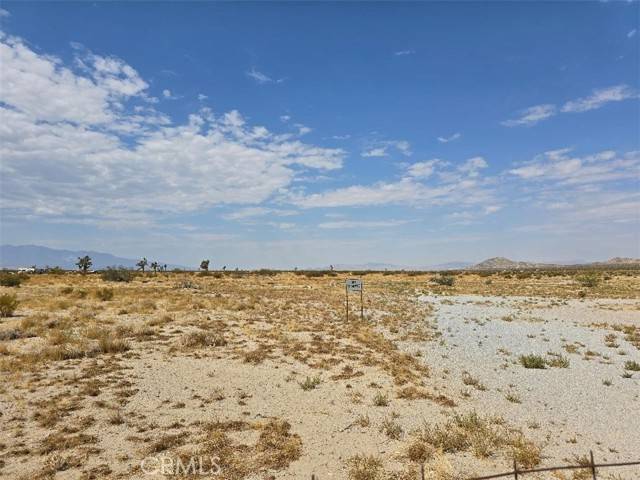 Lucerne Valley, CA 92356,10252 Santa Fe