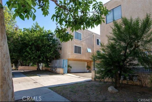 Canoga Park, CA 91303,6912 Remmet Avenue #5