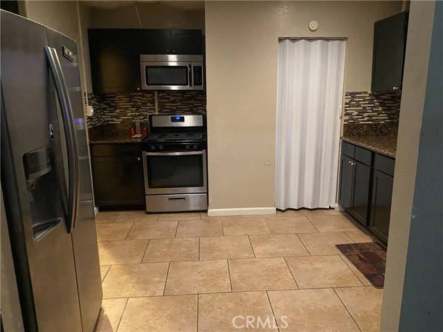 Fontana, CA 92336,17118 Lakeview Court