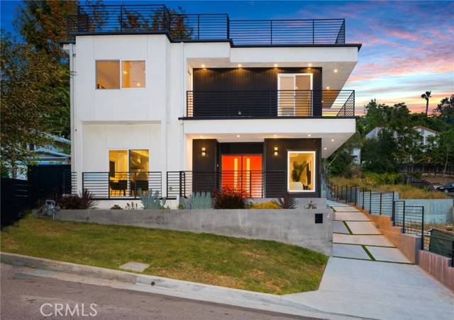 Los Angeles, CA 90039,2124 Lake Shore Avenue