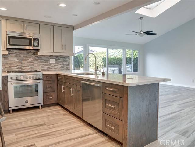 Costa Mesa, CA 92626,933 Carnation Avenue