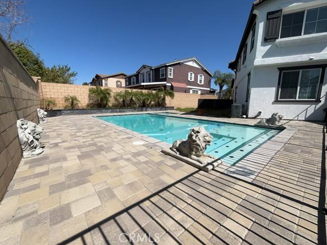 Fontana, CA 92336,7668 Grove Way